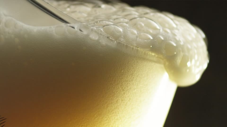 La schiuma nella birra: ecco il perchè - BIRRA AGRADO